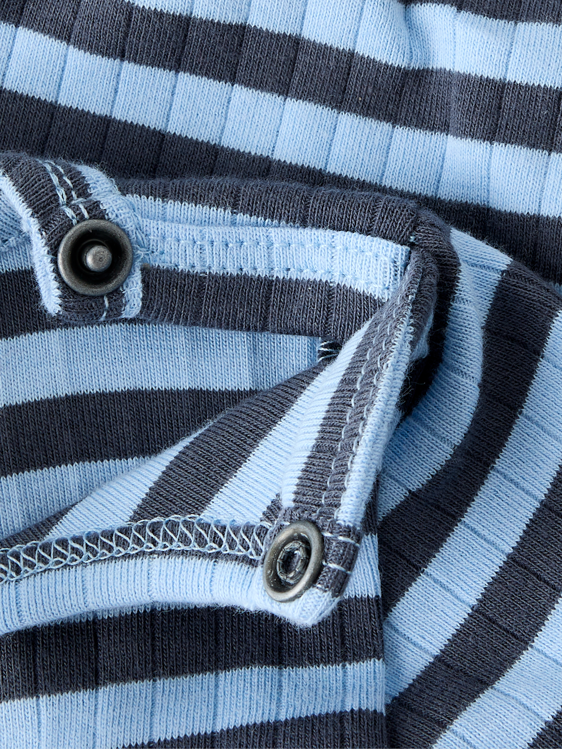 model_shot-front_full